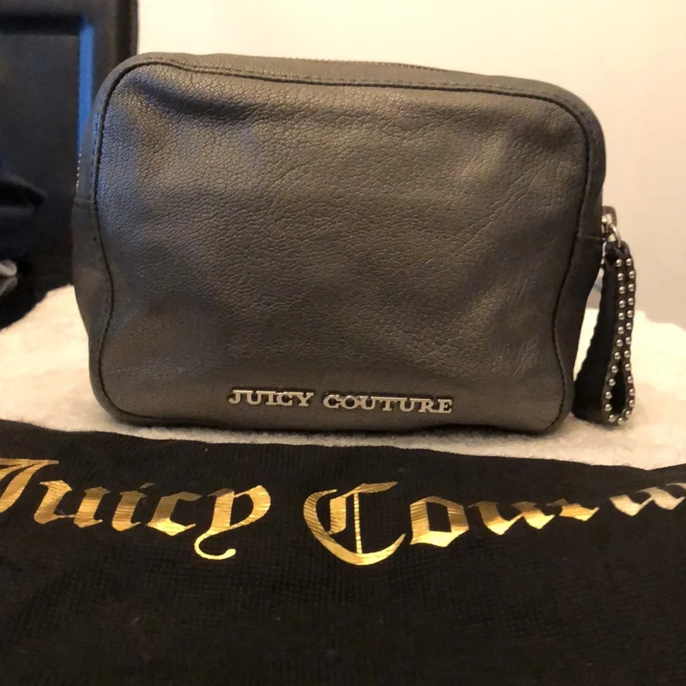 JUICY COUTURE WRISTLET HANDBAG WOMENS